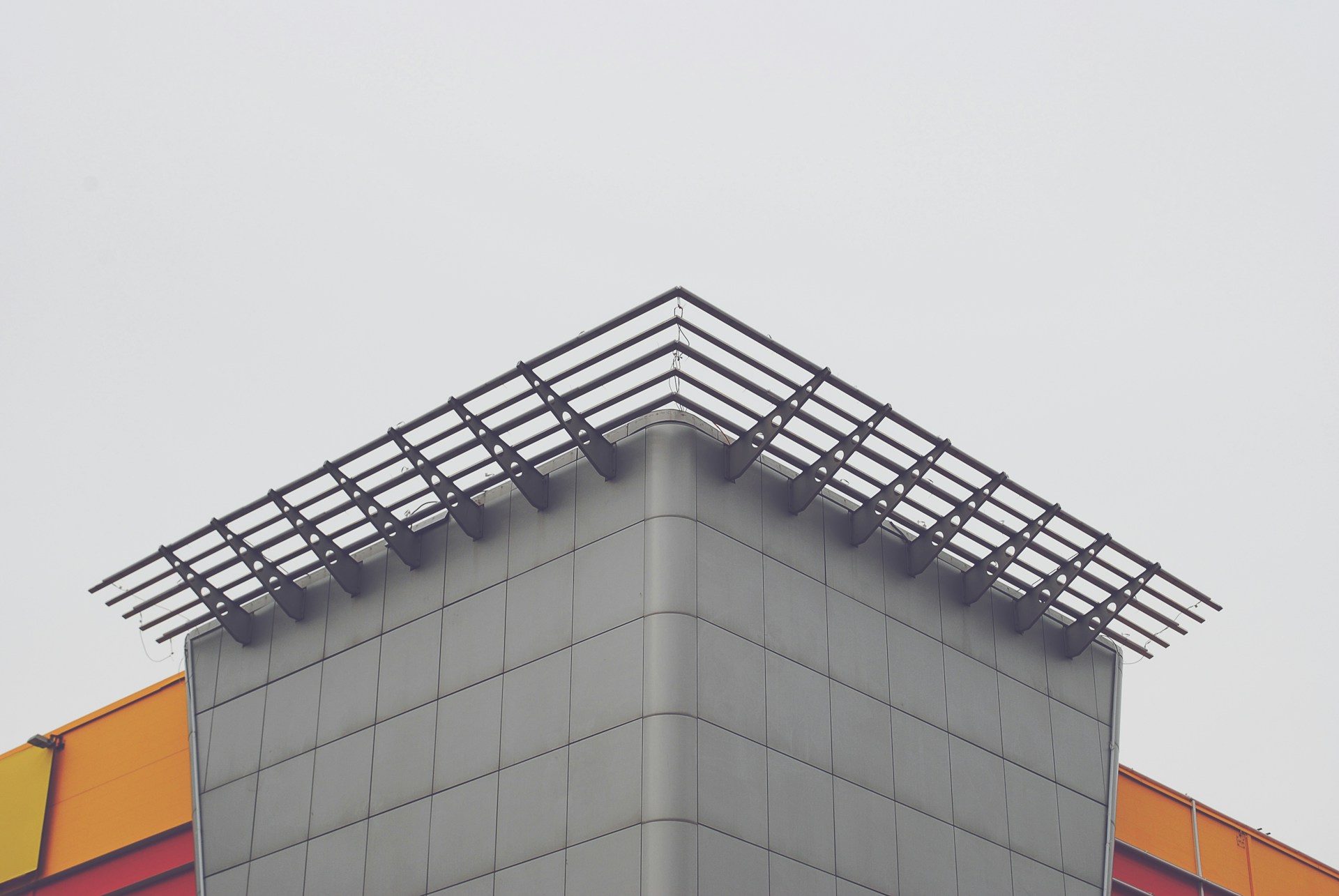 gray concrete building