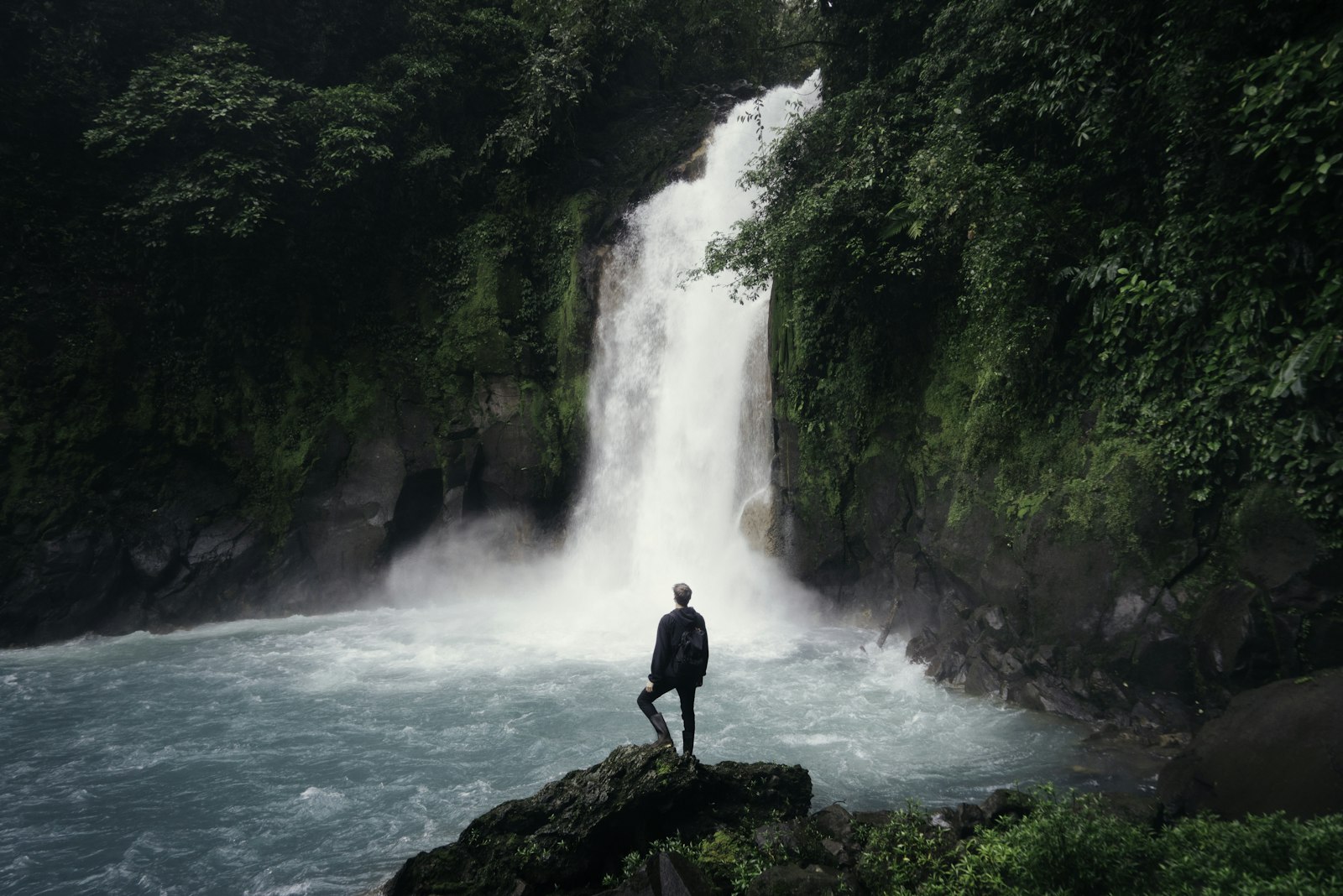 Sony a7R + Sony FE 24-240mm F3.5-6.3 OSS sample photo. Man standing on cliff photography