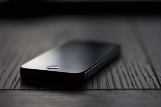 shallow focus photography of space gray iPhone 5s