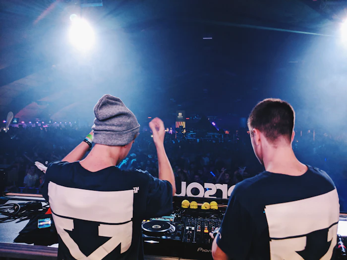 Zwei DJs für das Party-XL-Paket