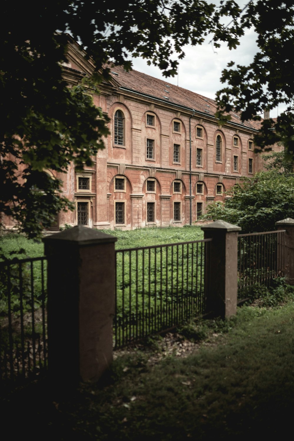 Edificio marrone