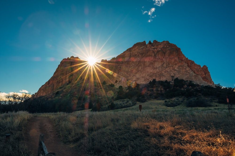 landscape photo of mountain during daytime