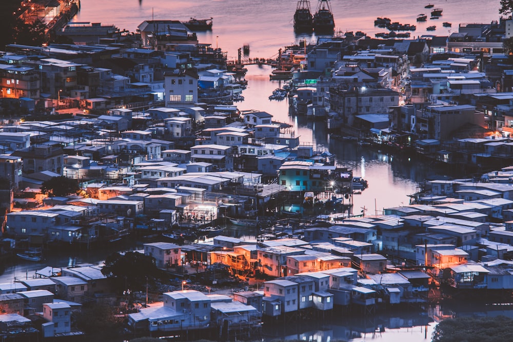 Photographie aérienne de banlieue