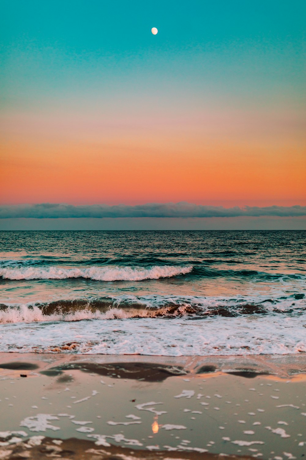 L'acqua dell'oceano durante l'ora d'oro