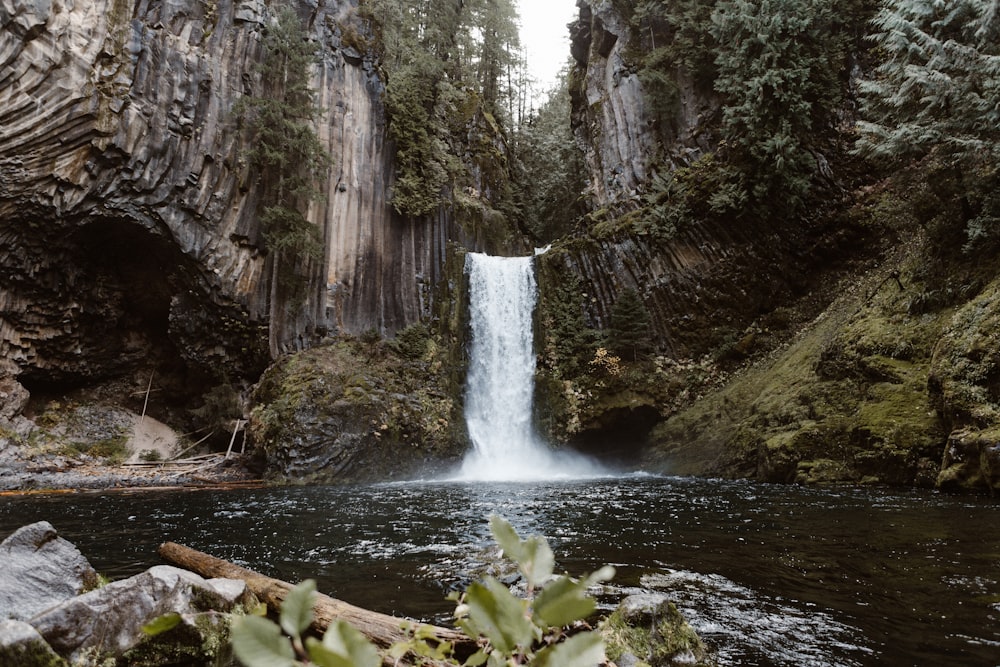 waterfalls at daytime