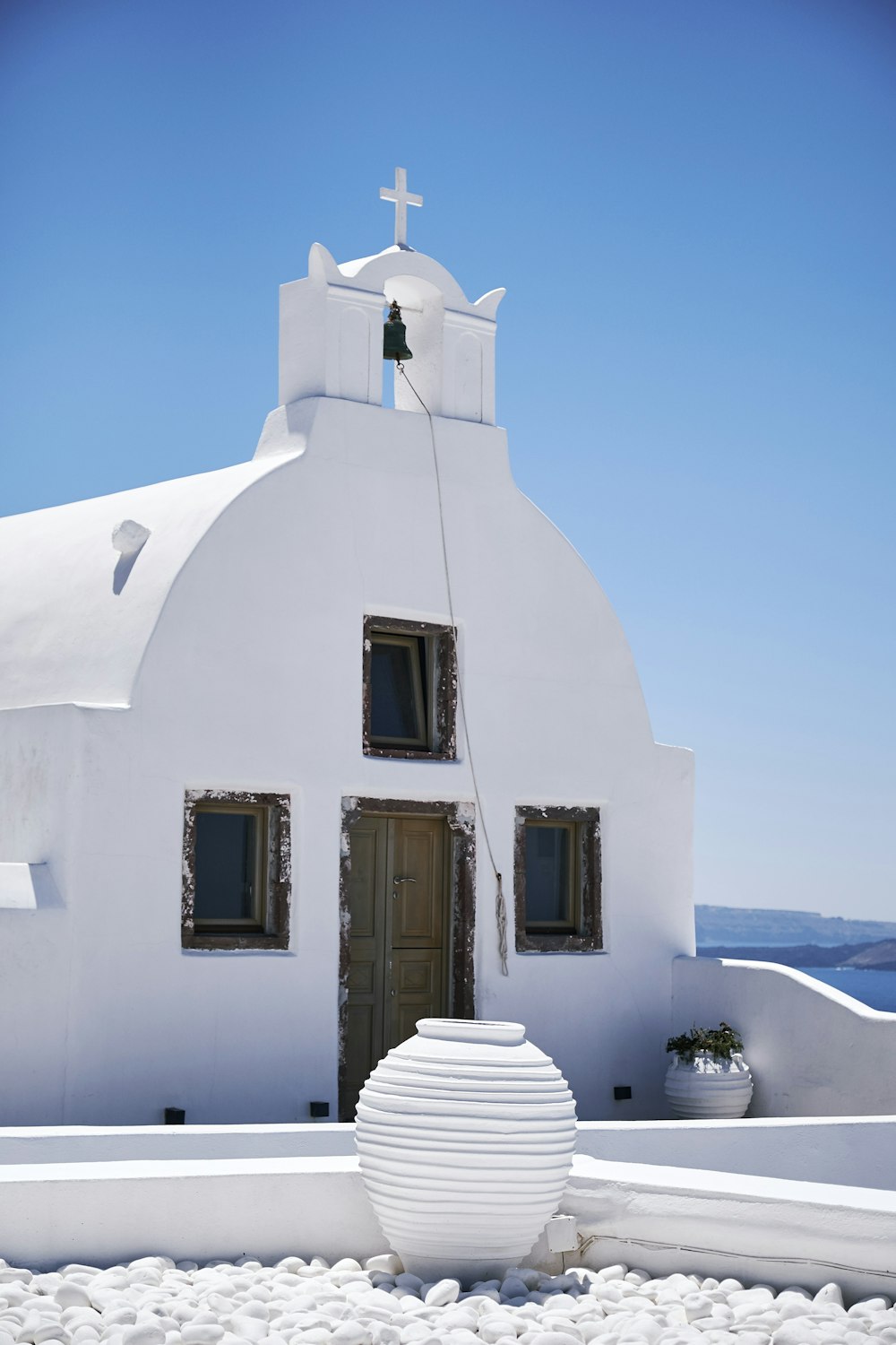 Chapelle en béton blanc