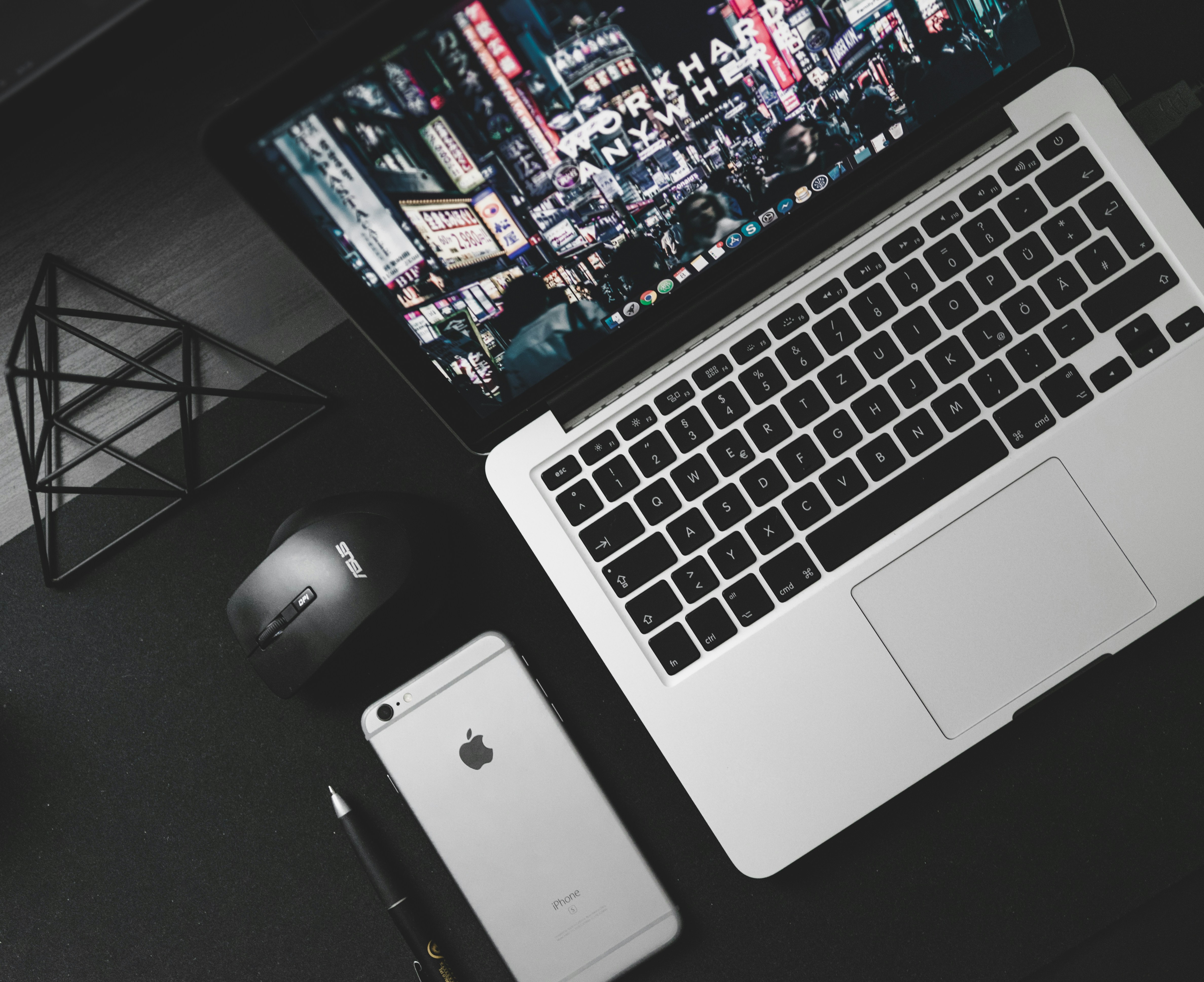 Choose from a curated selection of laptop wallpapers for your mobile and desktop screens. Always free on Unsplash.