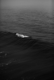ocean wave in shallow focus lens