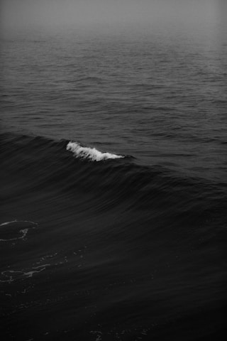 ocean wave in shallow focus lens