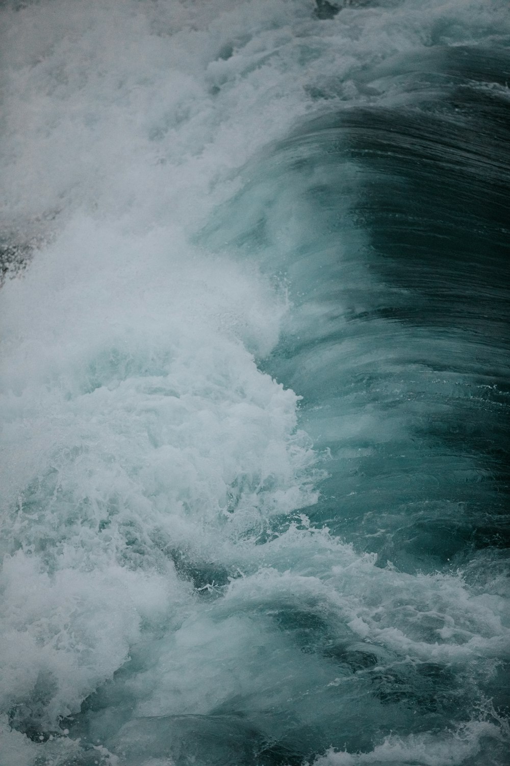 Photographie en accéléré de vague de mer