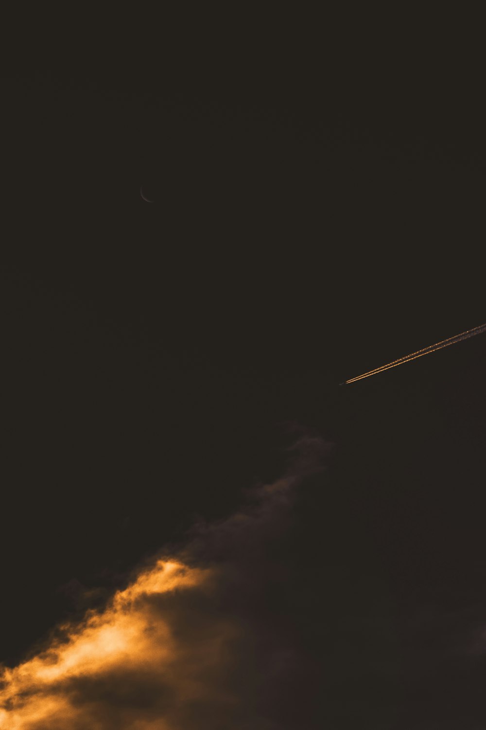 a plane flying in the sky at night