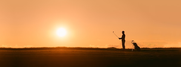 person holding golf club