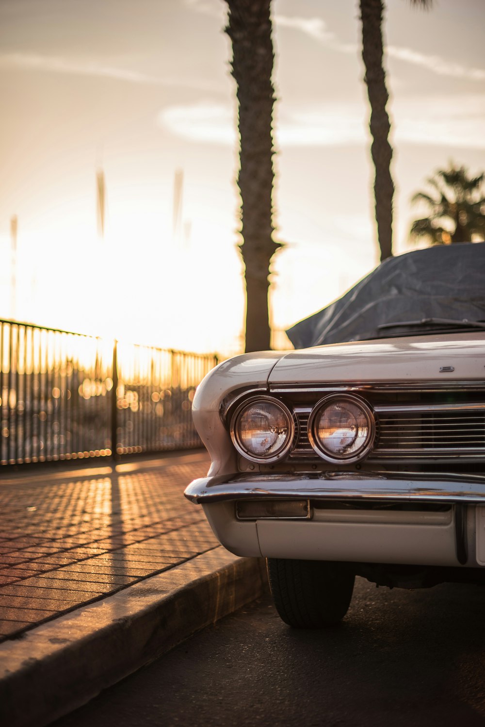 close up photo of silver car