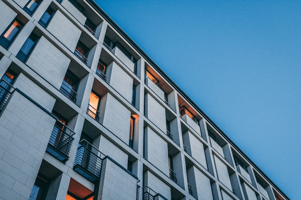 gray concrete building