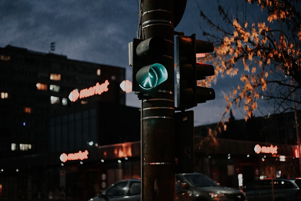 Foto mit flachem Fokus von Ampeln