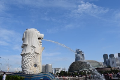 Close-up of the iconic Merlion statue with water splashing in the foreground.