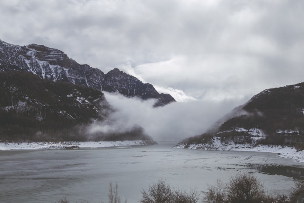 body of water between two mountains