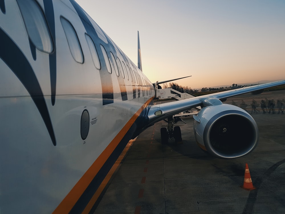 close up photography of airplane