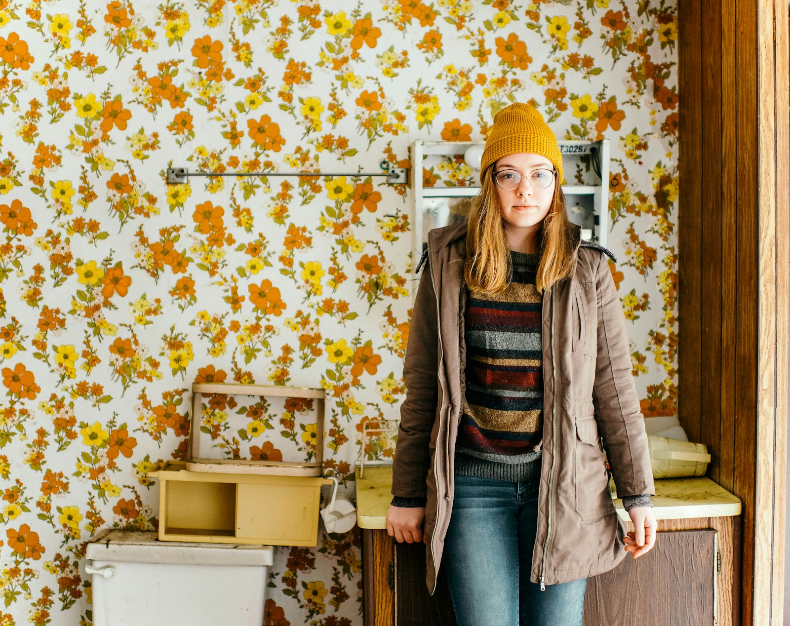 Nikon D750 + Nikon AF-S Nikkor 35mm F1.4G sample photo. Woman standing near cabinet photography