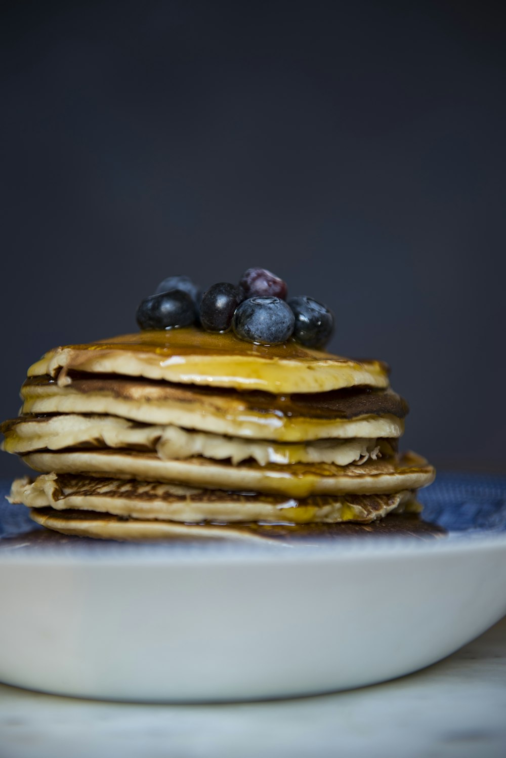 pan cakes with blueberries