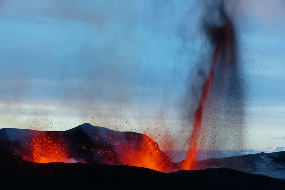 cenário de erupção vulcânica