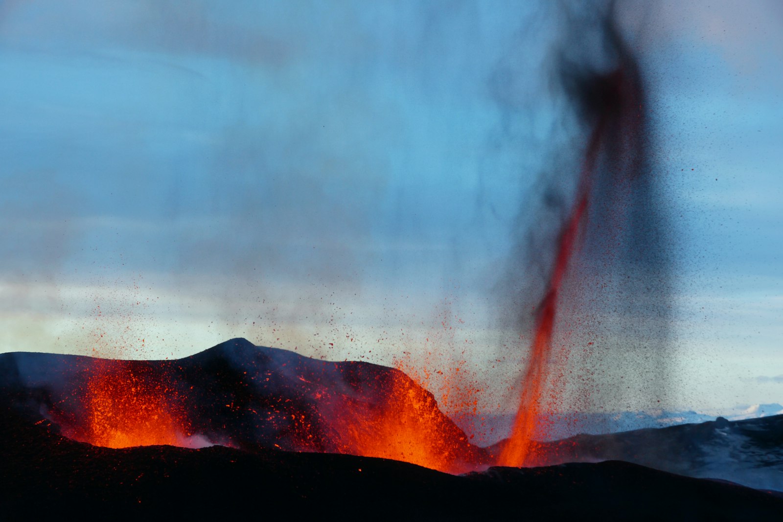 Panasonic Lumix DMC-GH1 sample photo. Scenery of volcanic eruption photography