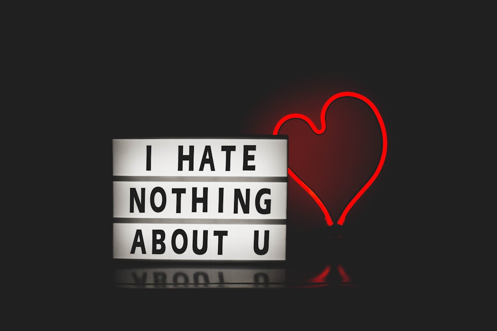 Non odio niente di U accanto alla grafica del cuore