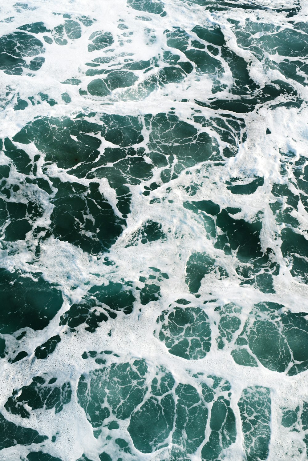 Foto de las olas del mar verde azulado