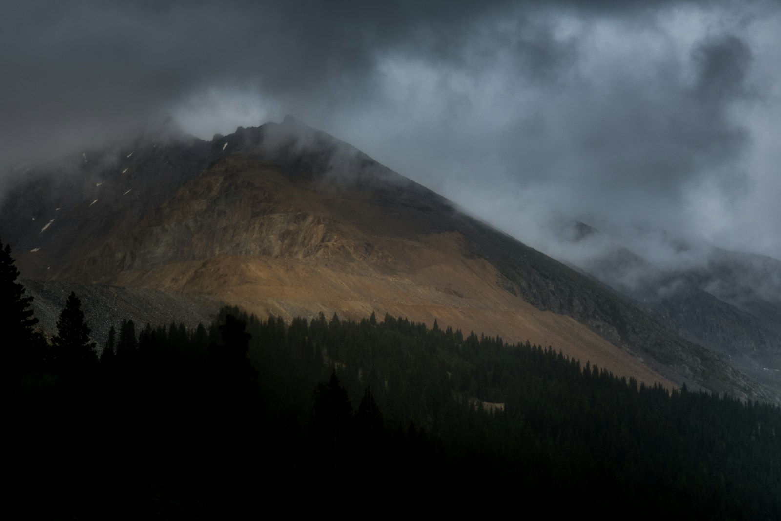 Nikon AF Nikkor 85mm F1.8D sample photo. Mountain range near forest photography