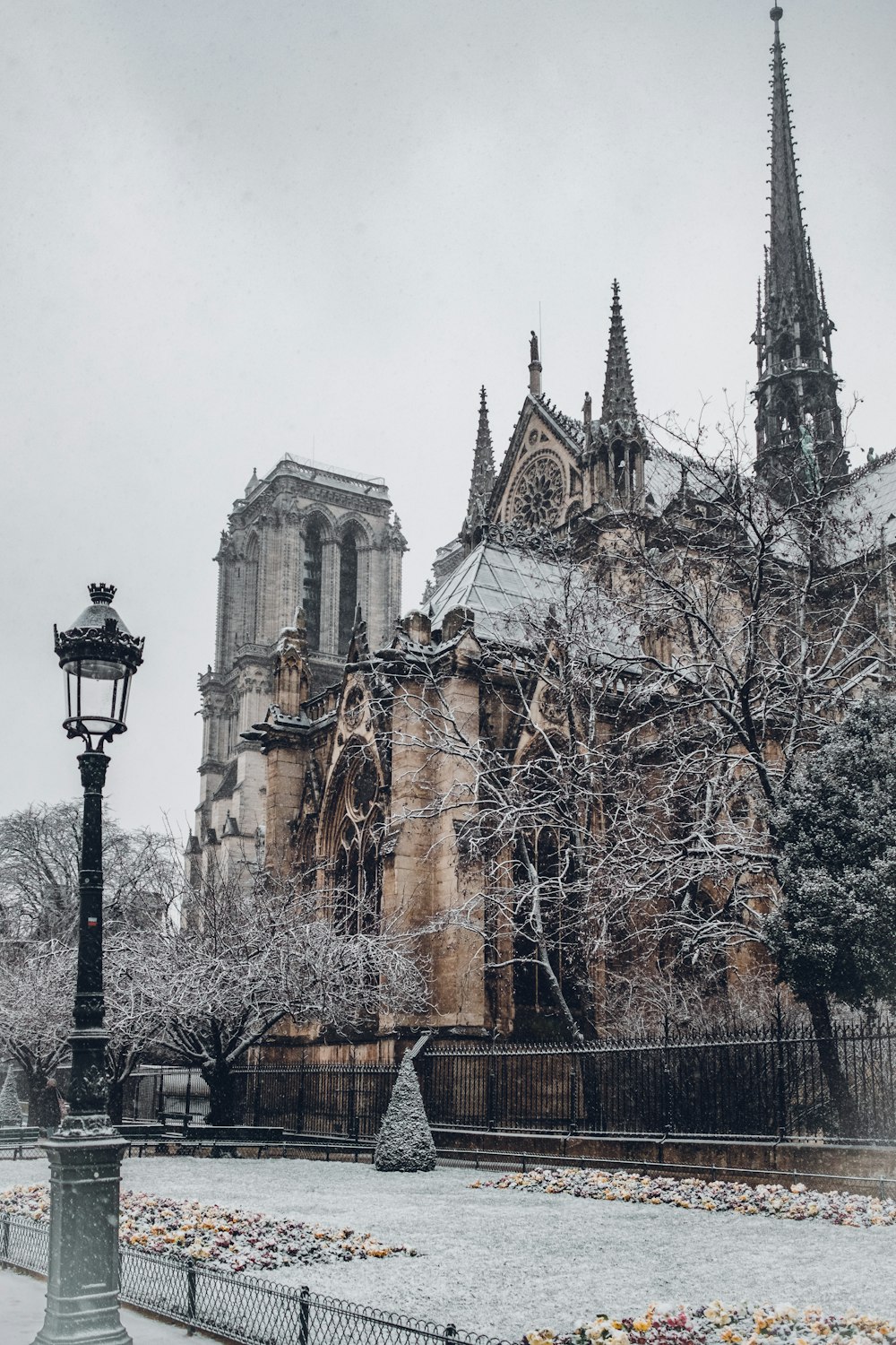 Photographie d’architecture d’un bâtiment gothique