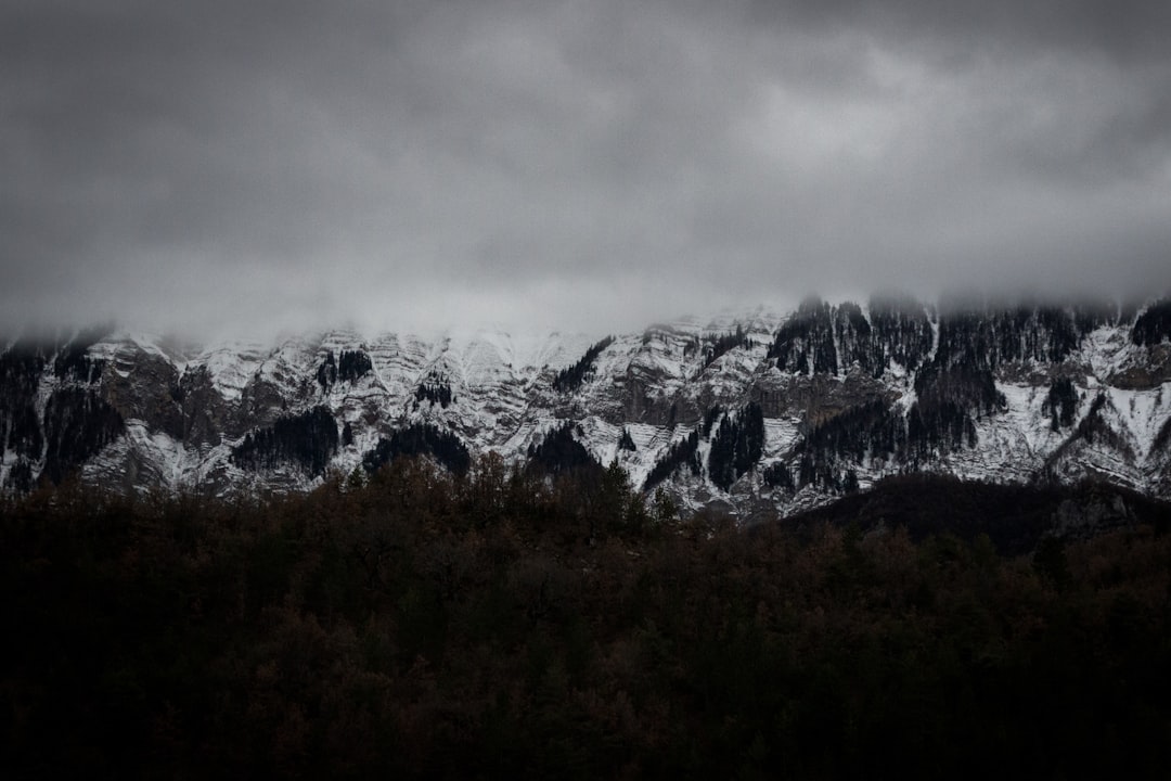 photo of Hautes-Alpes Mountain range near Refuge de Vallonpierre