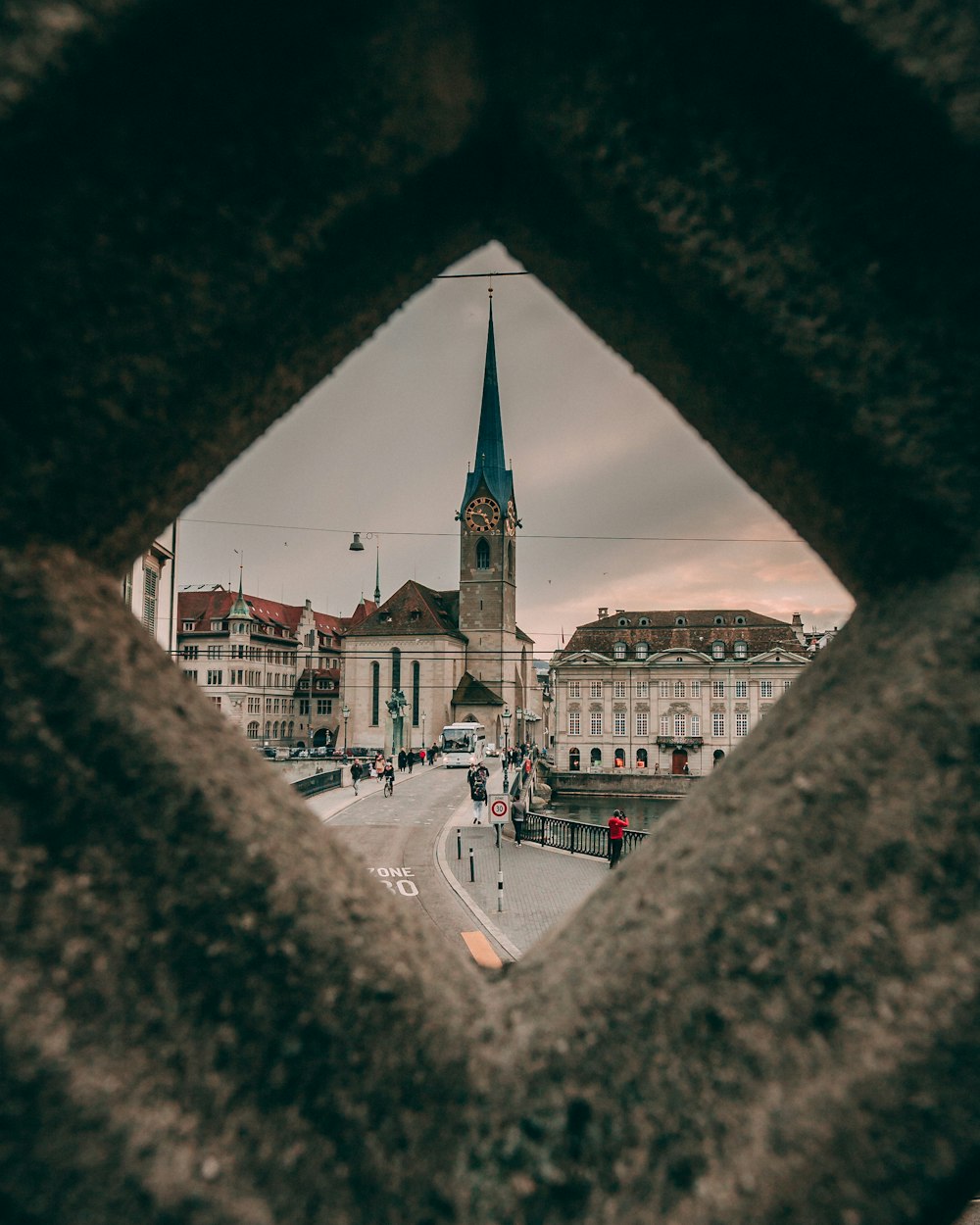 Bâtiment en béton beige