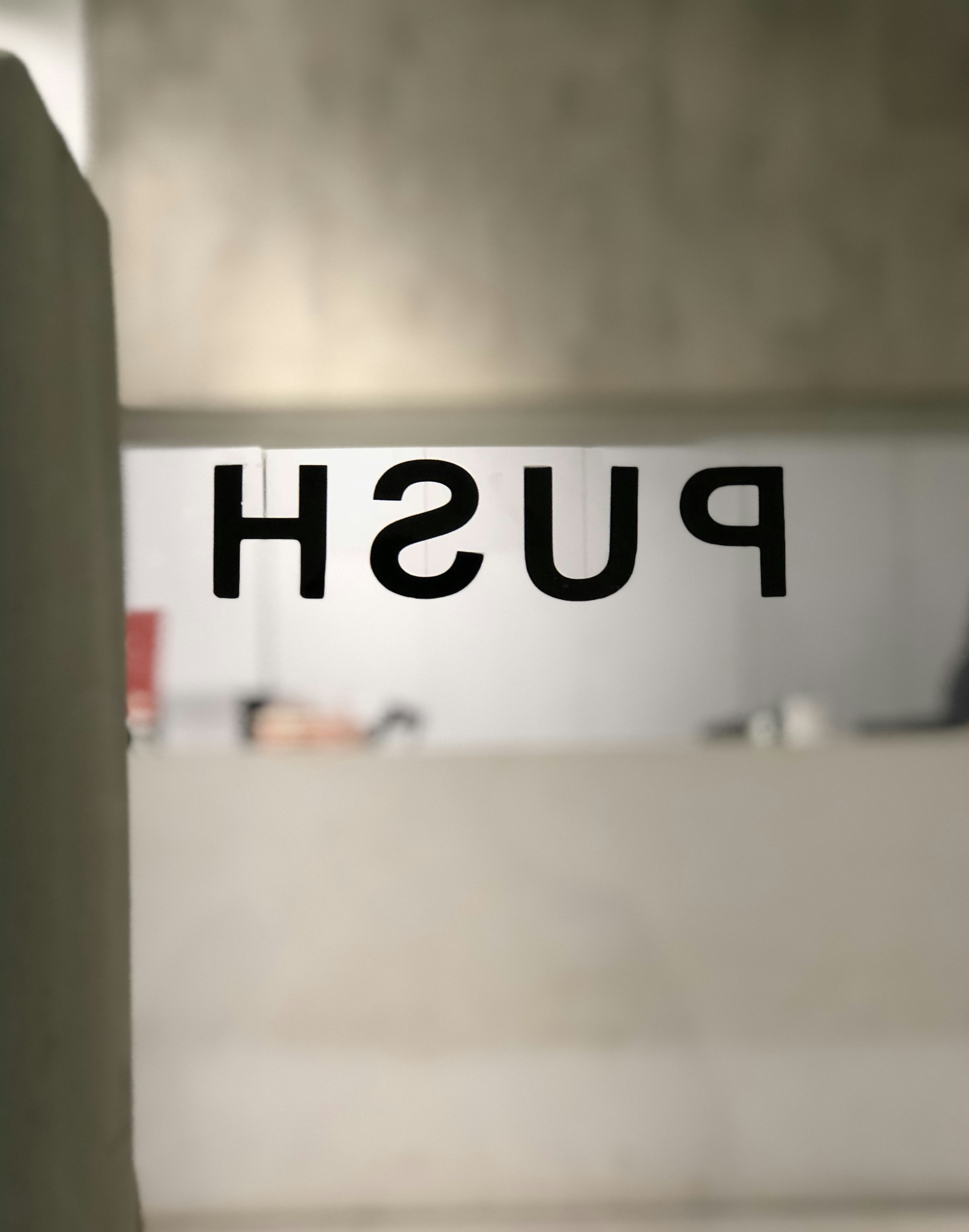 photo-1518626981033-f00082ce6f8b?ixid=M3wxMjA3fDB8MXxzZWFyY2h8MTZ8fHh0cnxlbnwwfHx8fDE3NTA1MTUzNzR8MA\u0026ixlib=rb-4.1.0
