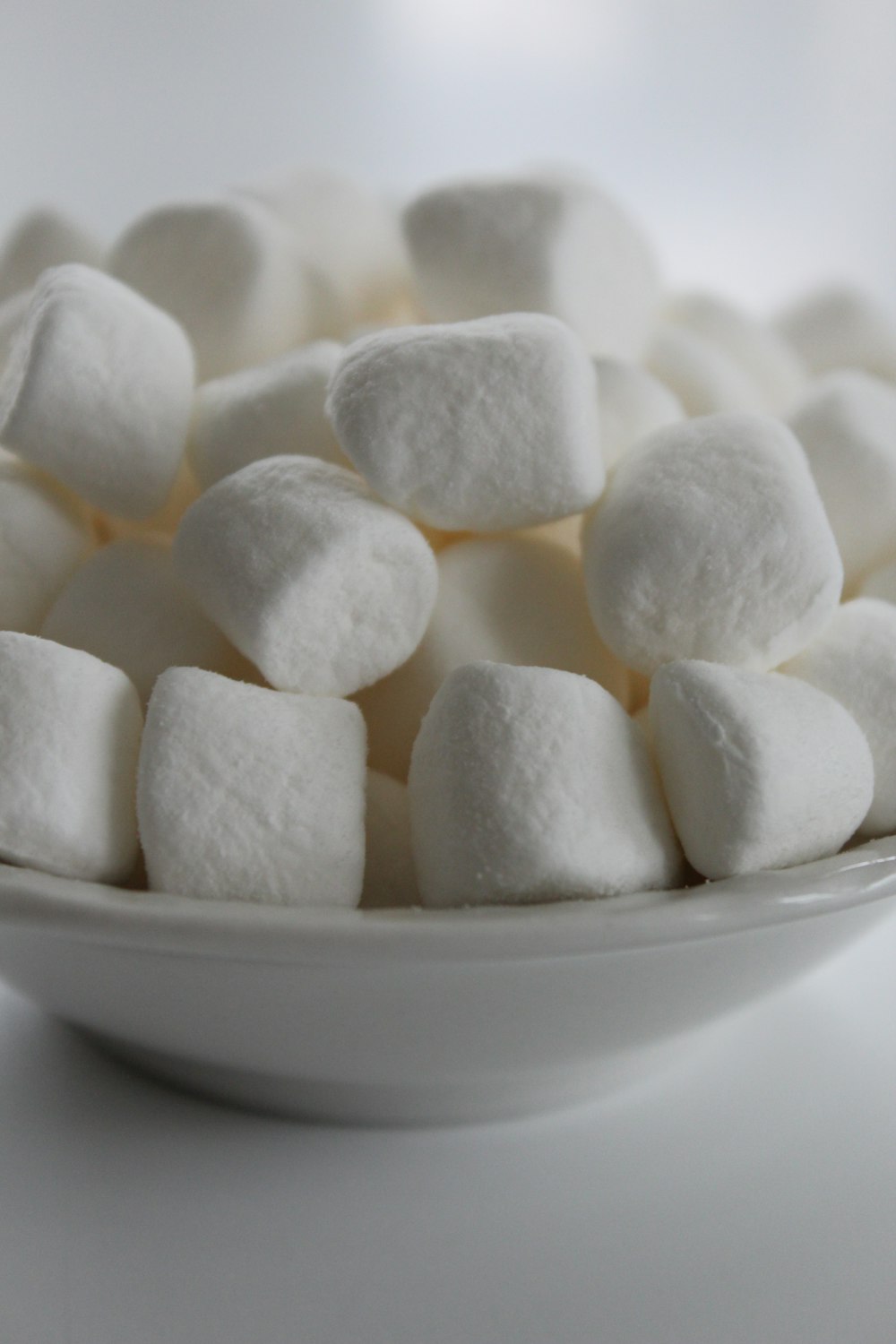 Nahaufnahme von Marshmallows auf Schüssel