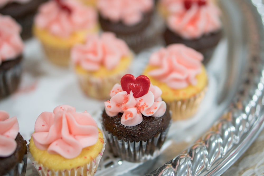 shallow focus photography of cupcakes