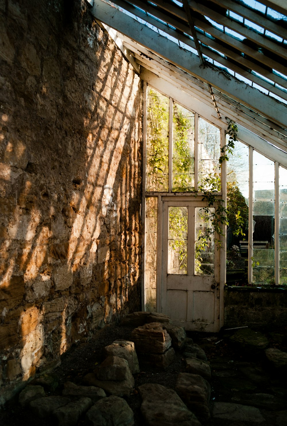 empty abandoned house at daytime