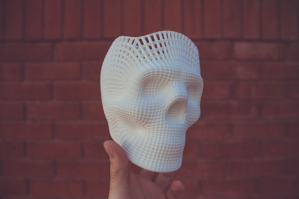 modelo em escala de crânio impresso em 3D branco