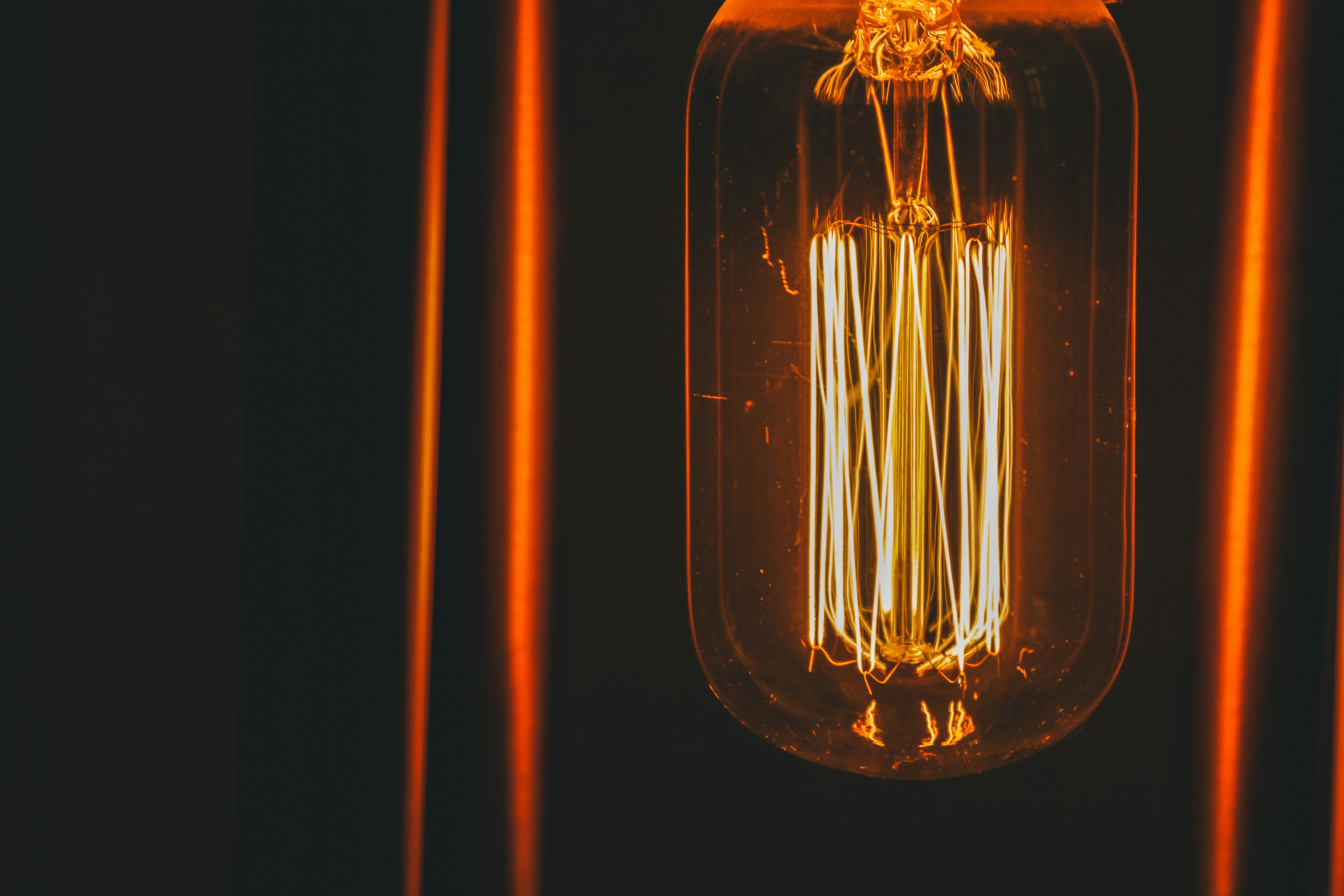 shallow focus photography of light bulb