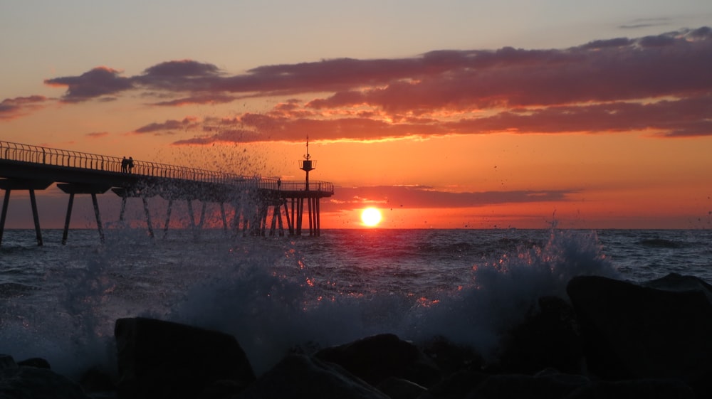 Puesta de sol en el horizonte