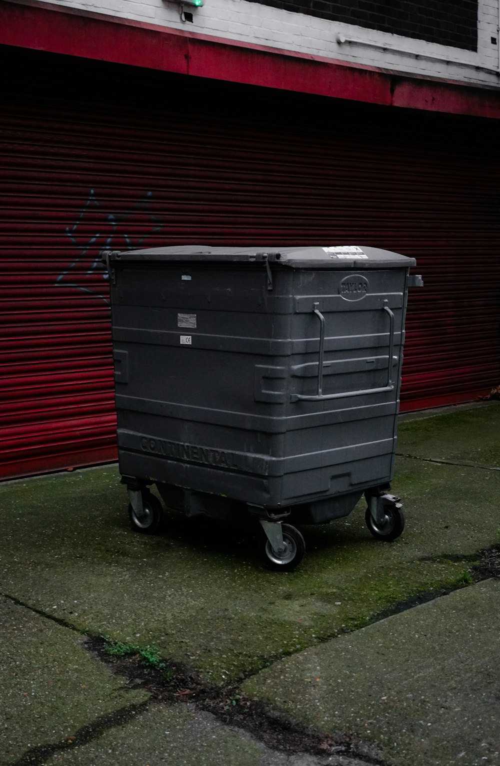 gray wheeled trash bin