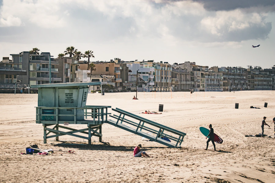 Families at Venice Beach — people near the lifeguard tower on a sunny day