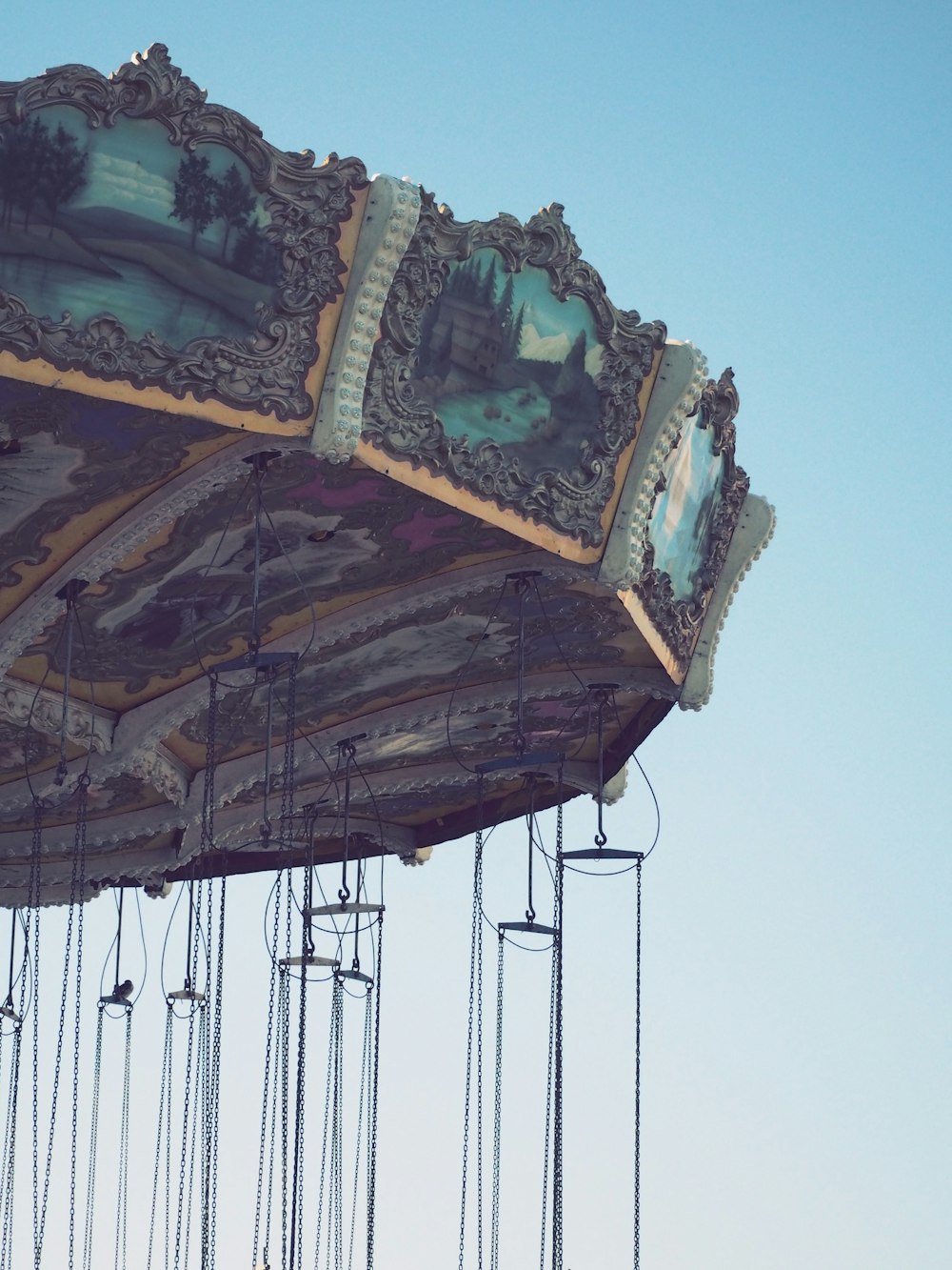 shallow focus photography of teal amusement park ride