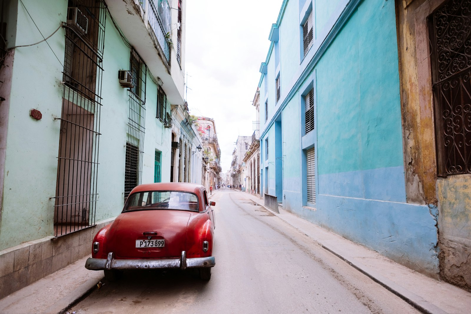 Fujifilm XF 14mm F2.8 R sample photo. Classic red vehicle on photography