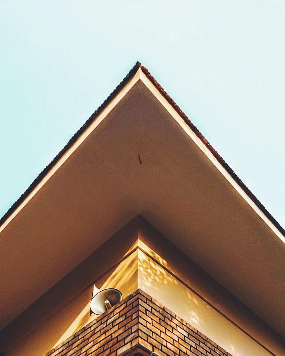 worm's eye view photography of house during daytime