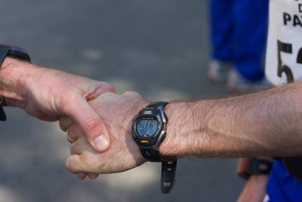 two person shaking hands