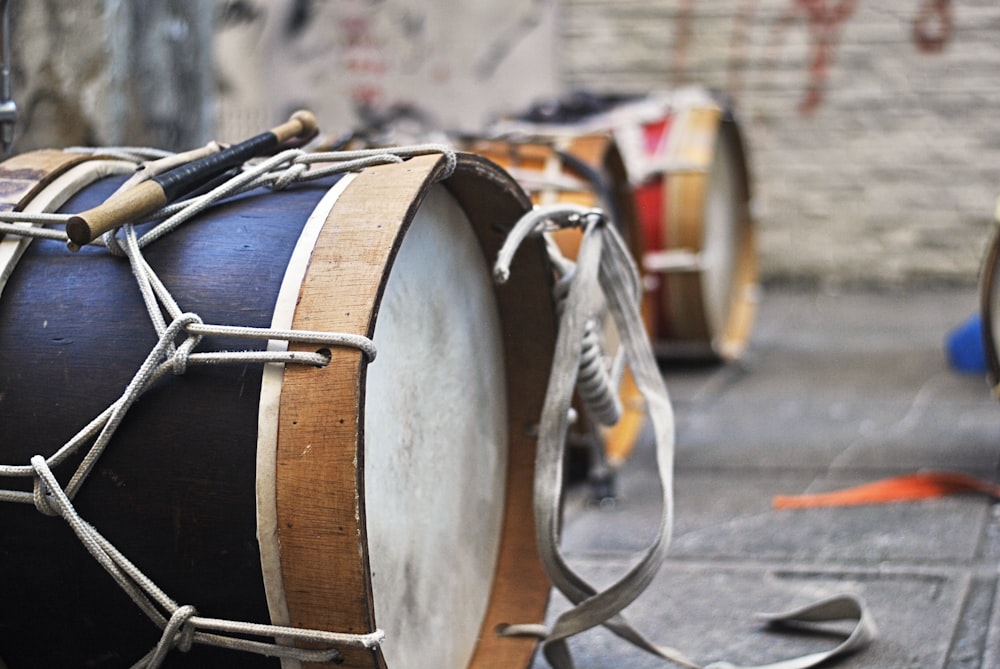 closeup photo of black drum