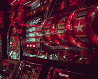 close-up photography of lucky arcade with Bar, Bar, and Star