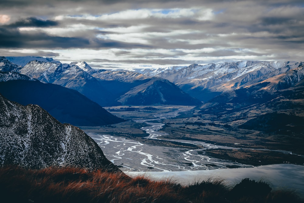 river between mountains