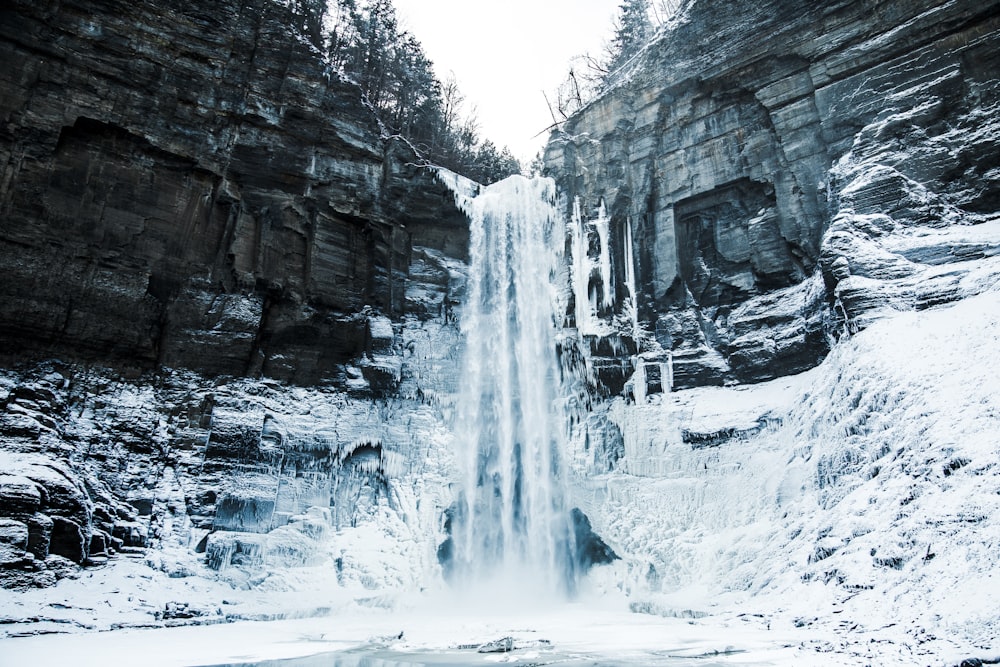 Foto de cascadas y nieve