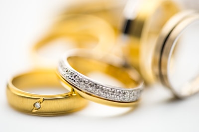 זה מוזר לענוד רק טבעת אחת ? זה נראה טבעת נישואים?
